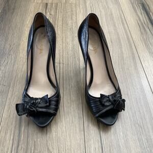 Prada Antic Soft Bico Nero Platform Heels Black Leather Bow Open Toe Size 40 GUC